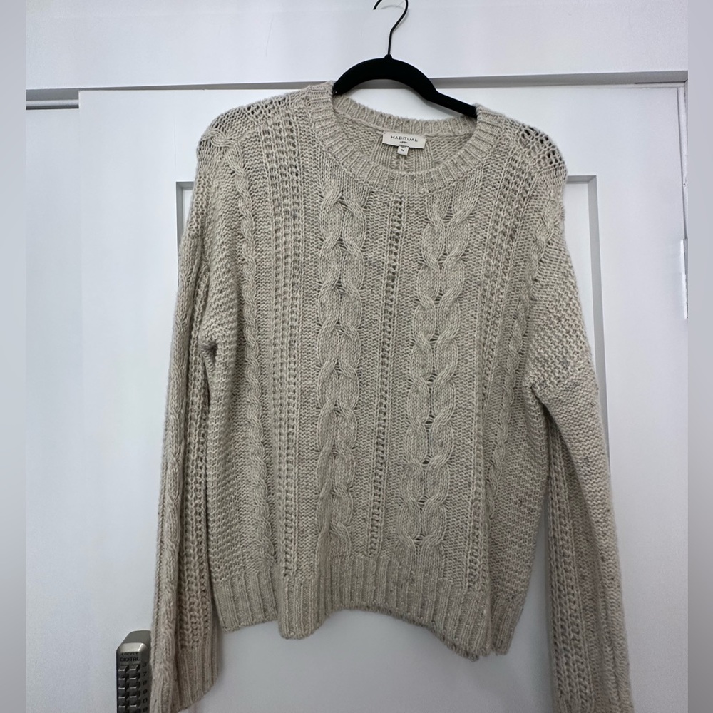 Habitual taupe cableknit sweater size medium